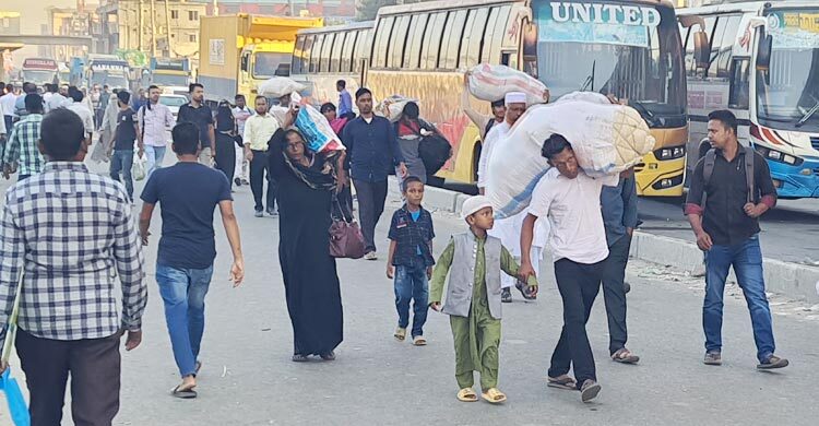 টানা তৃতীয় দিনের মতো চলছে শ্রমিকদের অবরোধ