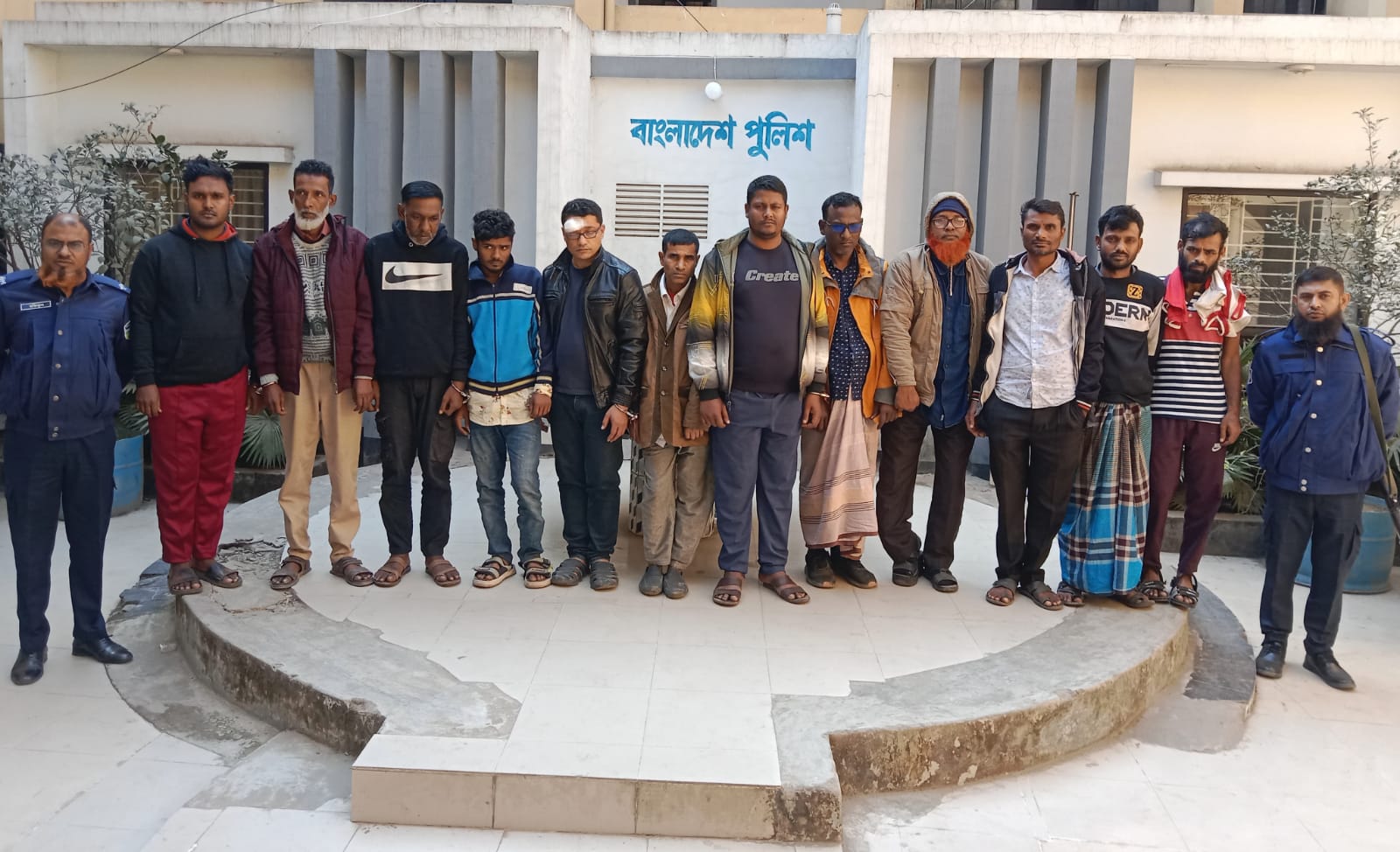 ময়মনসিংহ কোতোয়ালী মডেল থানার অভিযানে গ্রেফতার ১৪ জন