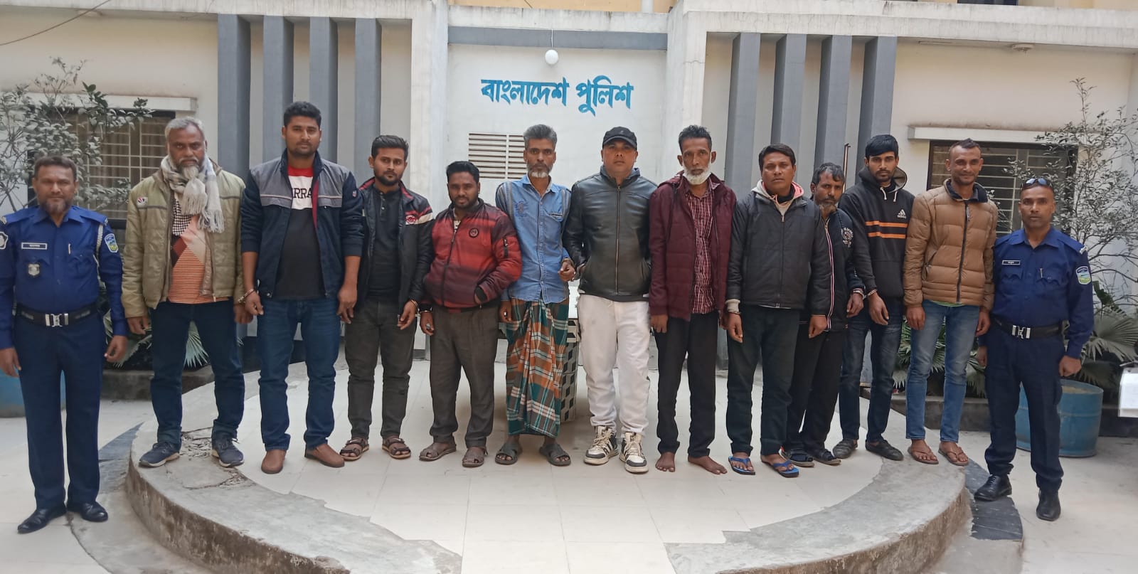 ময়মনসিংহ কোতোয়ালী মডেল থানার বিশেষ অভিযানে গ্রেফতার ০৯