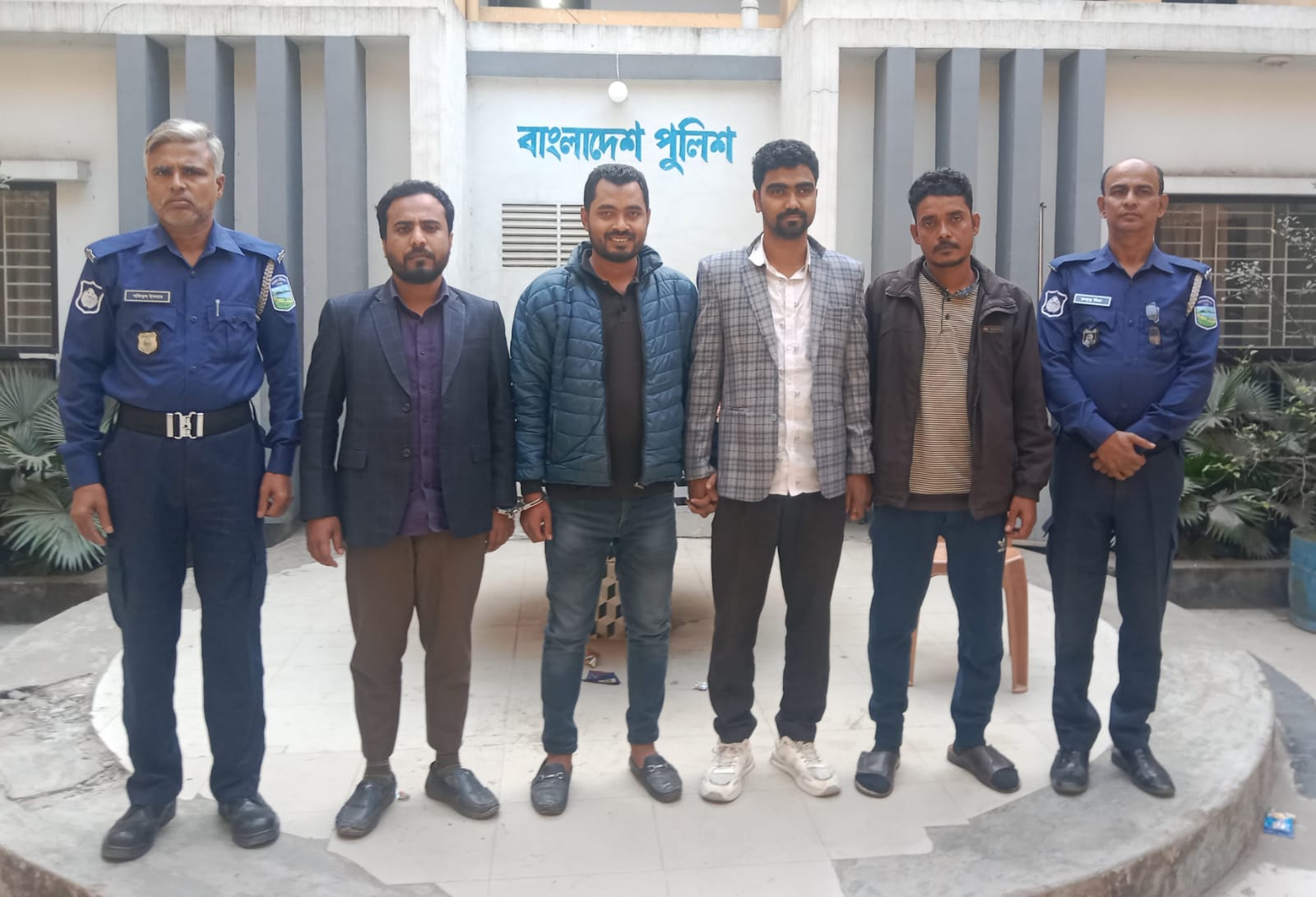 ময়মনসিংহ কোতোয়ালী মডেল থানার অভিযানে গ্রেফতার ০৫ জন