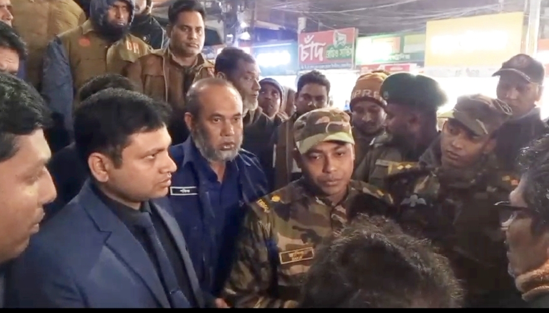 ময়মনসিংহ প্রেসক্লাবে দাবি আদায়ে তুমুল যুদ্ধ: অবশেষে সংস্কারের আশ্বাস দিলেন-এডিএম
