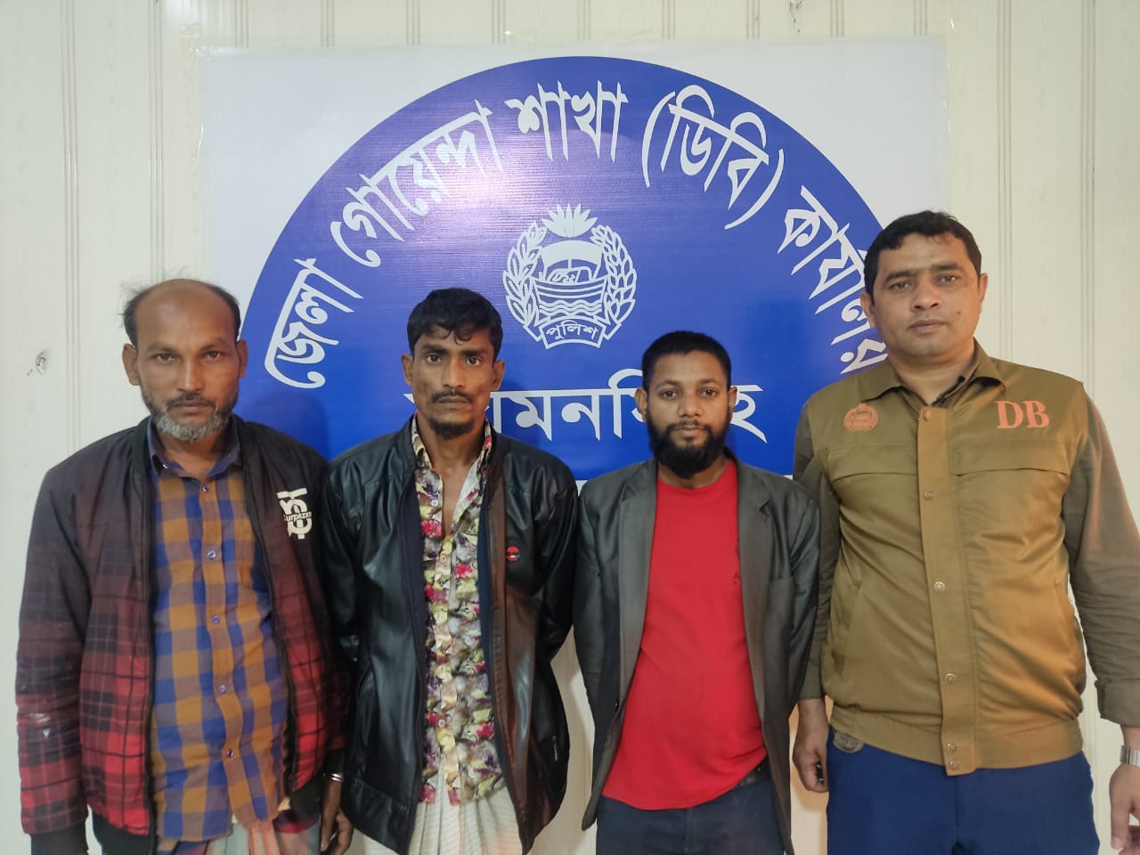 ময়মনসিংহ ডিবি পুলিশের অভিযানে ৫০ পিস ইয়াবা ও ০৭ গ্রাম হেরোইনসহ গ্রেফতার-০৩