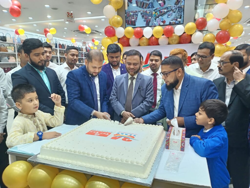 ময়মনসিংহে টপ টেন শপিং এর ৩৪তম প্রতিষ্ঠা বার্ষিকী পালন