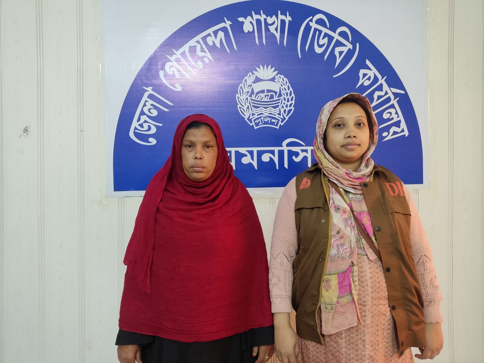 ময়মনসিংহ ডিবি পুলিশের অভিযানে ১০০ পিস ইয়াবাসহ গ্রেপ্তার-০১