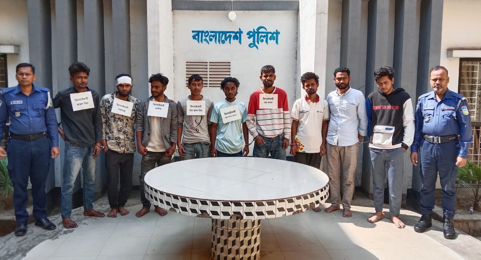 ময়মনসিংহ কোতোয়ালী পুলিশ অভিযান চালিয়ে চুরি, ছিনতাইকারীসহ গ্রেফতার-১০; ছিনতাইয়ে ব্যবহৃত মোটার সাইকেল উদ্ধার