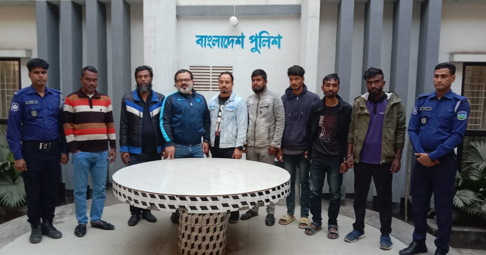 ময়মনসিংহ কোতোয়ালী মডেল থানার অভিযানে যুবলীগ নেতাসহ গ্রেফতার ০৯ জন