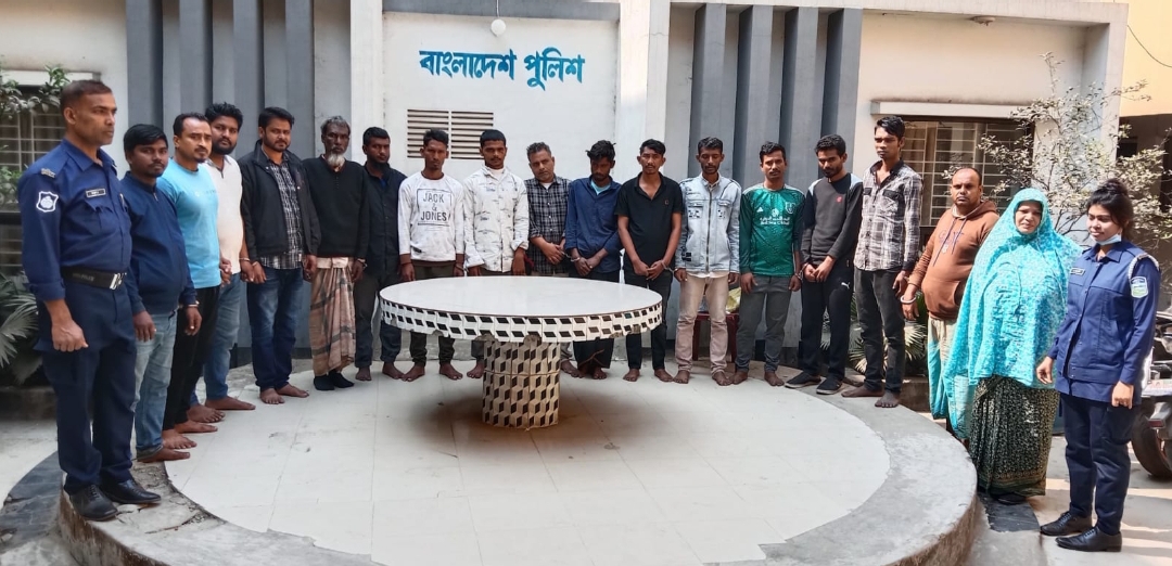 ময়মনসিংহ কোতোয়ালী মডেল থানা পুলিশের অভিযানে সাবেক মহিলা ভাইস চেয়ারম্যান ও আওয়ামীলীগ নেতা সাইফুল সহ গ্রেফতার-২০