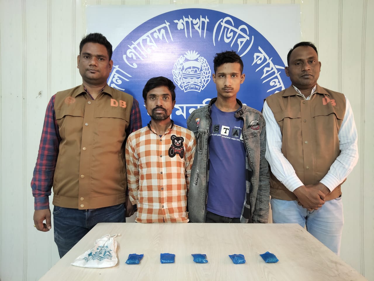 ময়মনসিংহ ডিবি পুলিশের অভিযানে ৭০০ পিস ইয়াবা ট্যাবলেটসহ গ্রেফতার ০২ জন