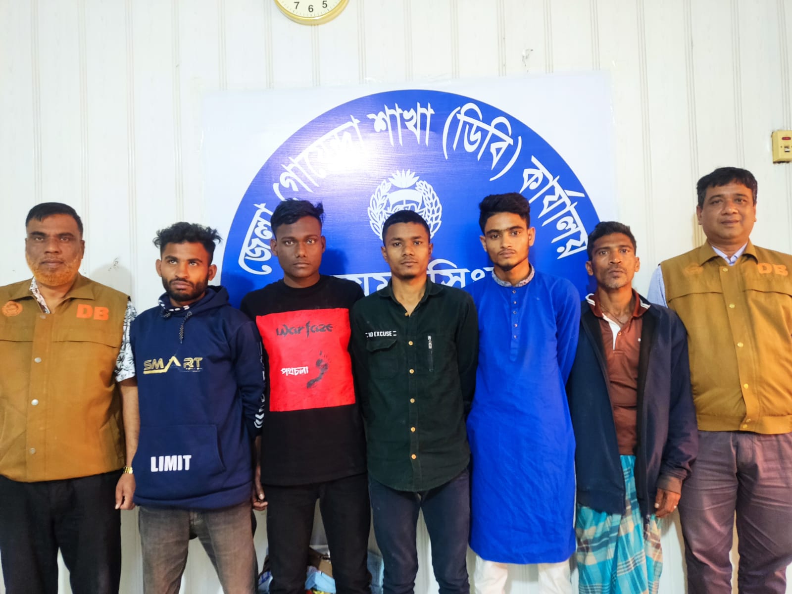 ময়মনসিংহ ডিবি পুলিশের অভিযানে ৮০ টি ট্যাপেন্টাডল ট্যাবলেট ও ২৫ গ্রাম হেরোইনসহ গ্রেফতার-০৫