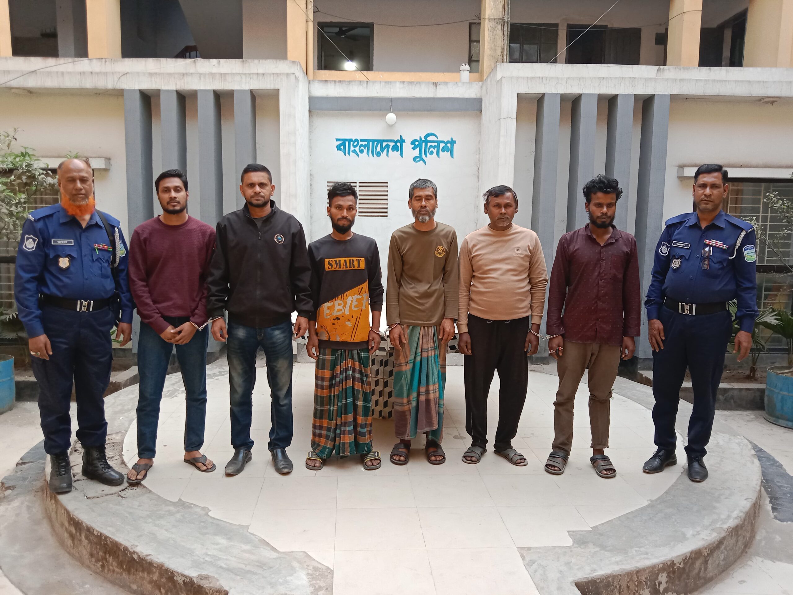 ময়মনসিংহ কোতোয়ালী মডেল থানার অভিযানে ধর্ষন ও চুরি মামলার আসামিসহ ০৬ জন গ্রেফতার