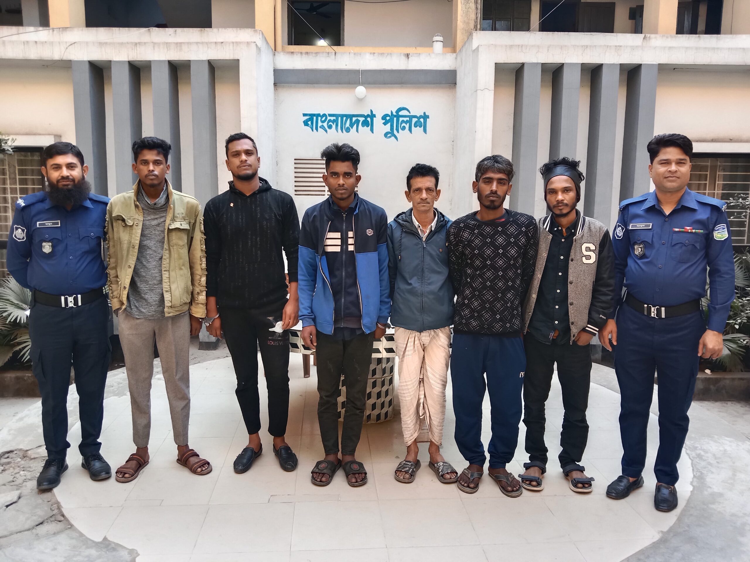 ময়মনসিংহ কোতোয়ালী মডেল থানার অভিযানে মাদক মামলার আসামীসহ গ্রেফতার ০৬ জন
