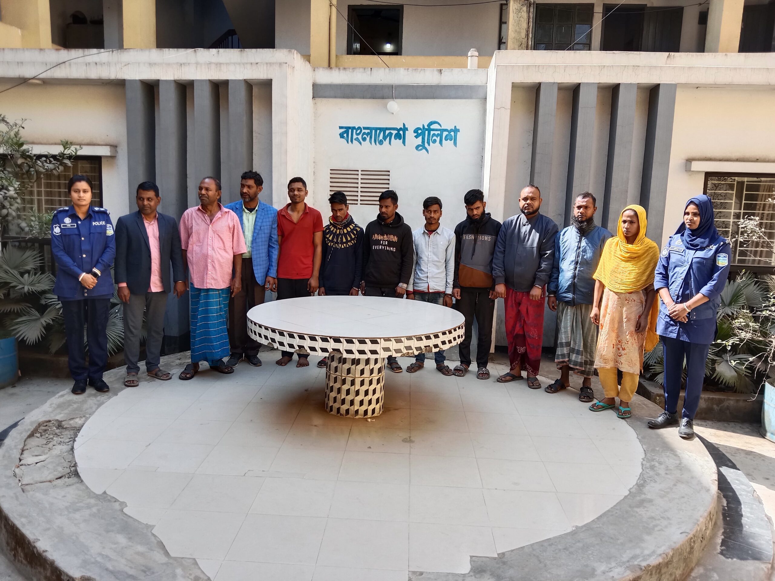ময়মনসিংহ কোতোয়ালী মডেল থানার অভিযানে আওয়ামীলীগ, মাদক ও পরোয়ানা ভুক্ত আসামীসহ গ্রেফতার ১৩ জন
