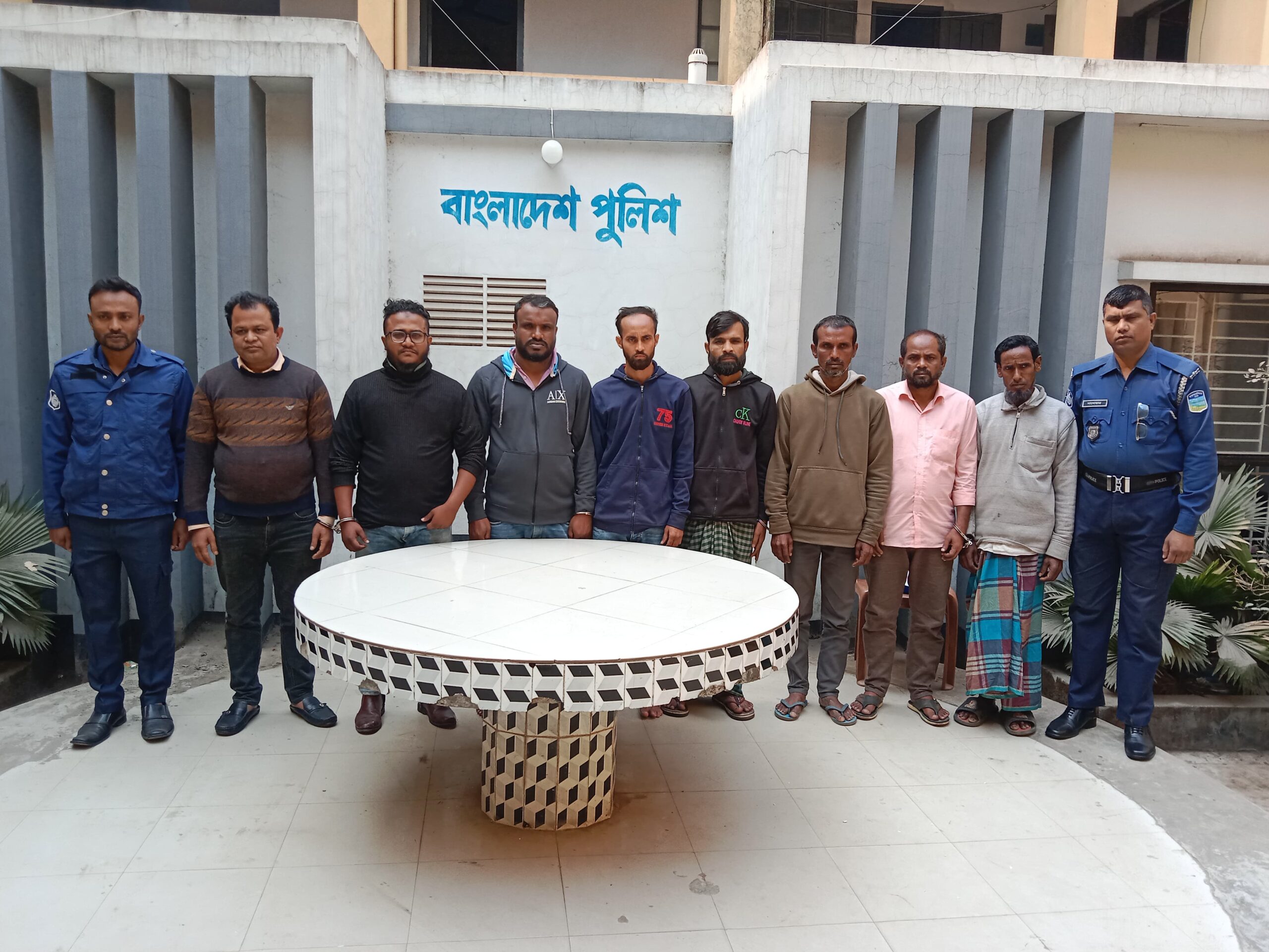 ময়মনসিংহ কোতোয়ালী মডেল থানার অভিযানে মাদক মামলার আসামীসহ গ্রেফতার ০৯ জন