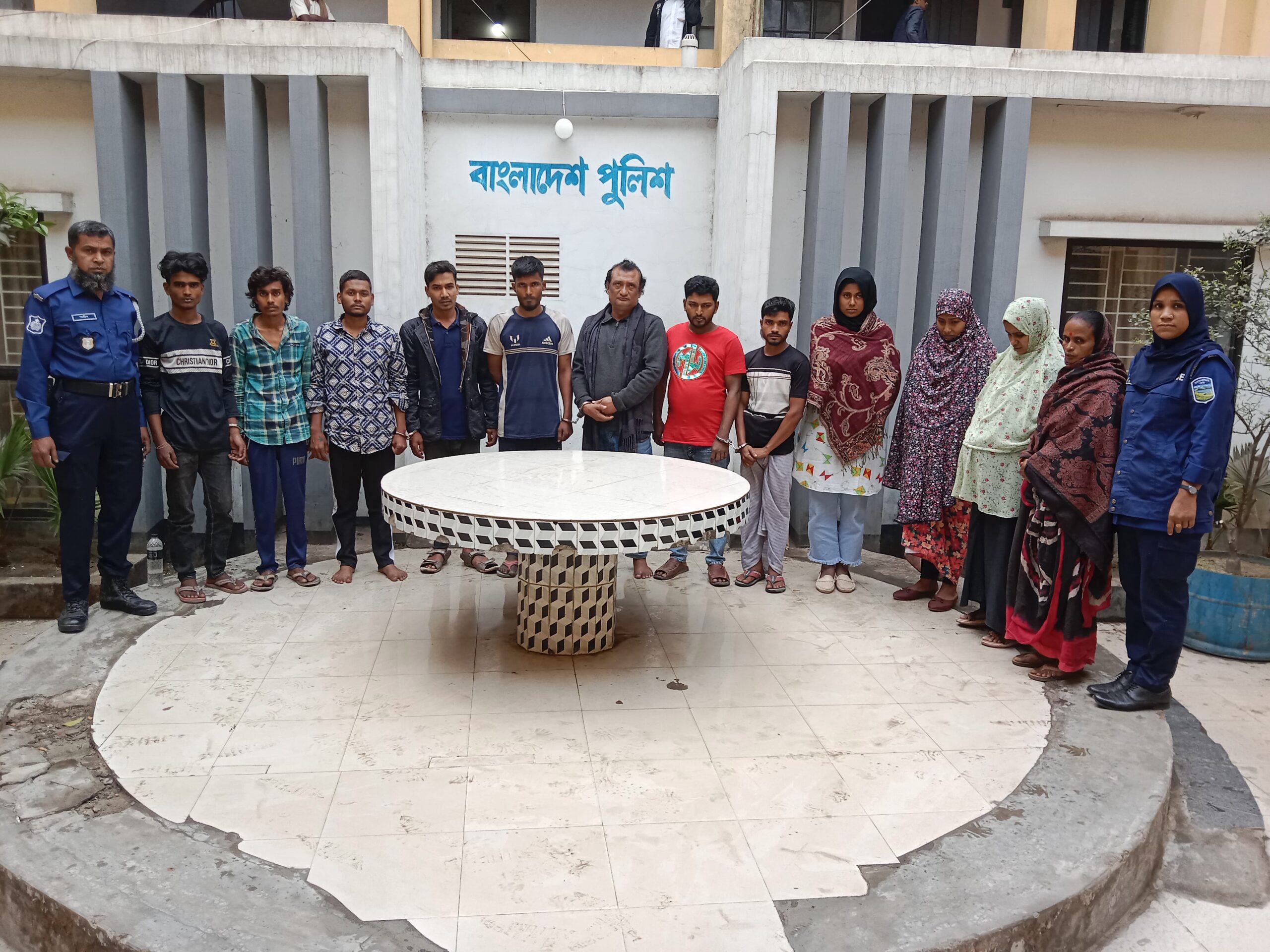 ময়মনসিংহে কোতোয়ালী পুলিশের অভিযানে পৃথক অপরাধে ১৬ জন গ্রেপ্তার