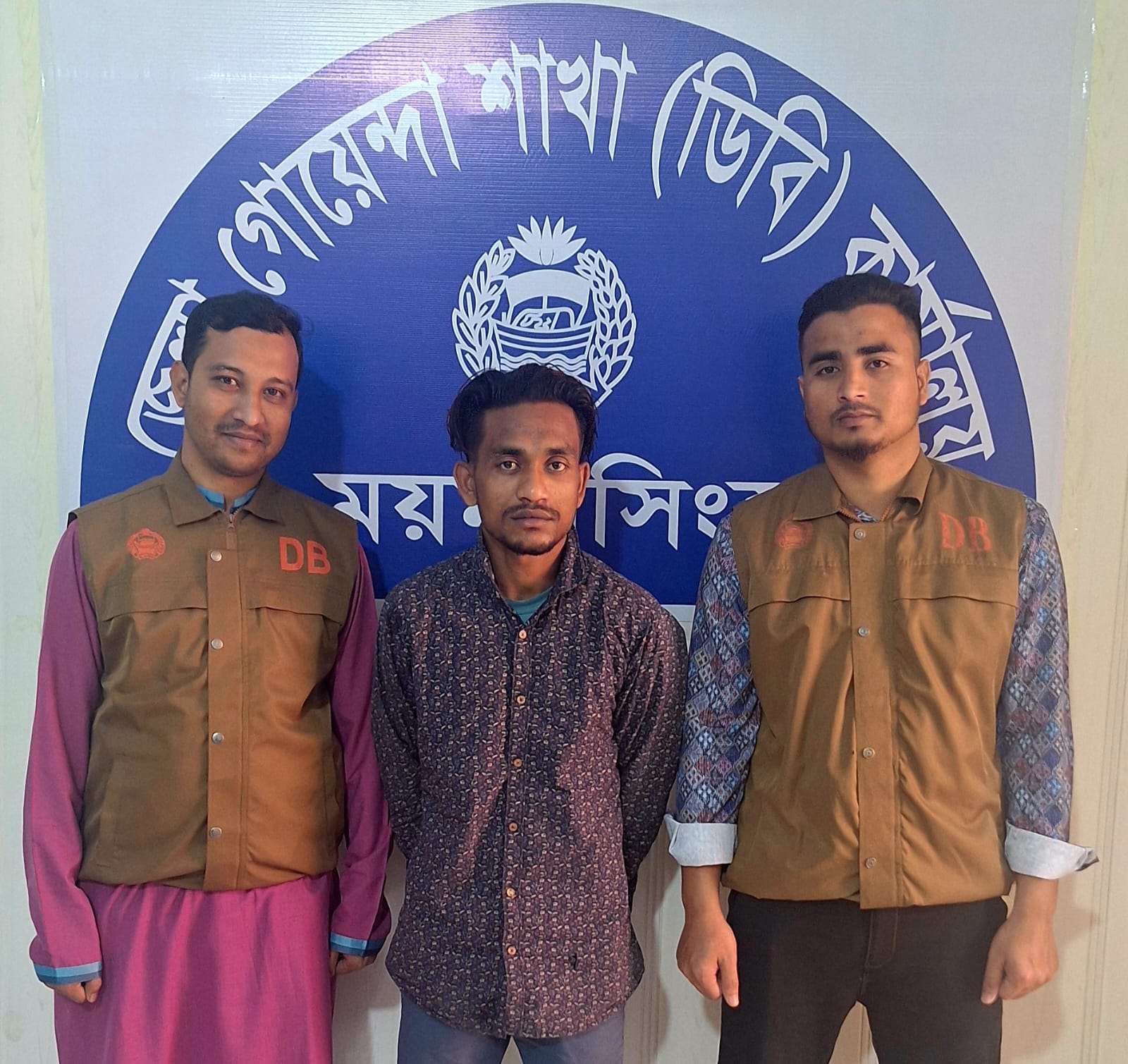 ময়মনসিংহ ডিবি পুলিশের অভিযানে ২৭ গ্রাম হেরোইনসহ গ্রেফতার-০১