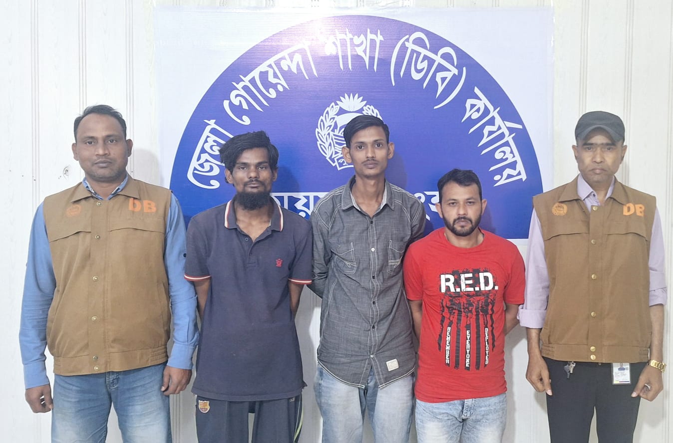 ময়মনসিংহ ডিবি পুলিশের অভিযানে ০৩ জন ছিনতাইকারী গ্রেফতার