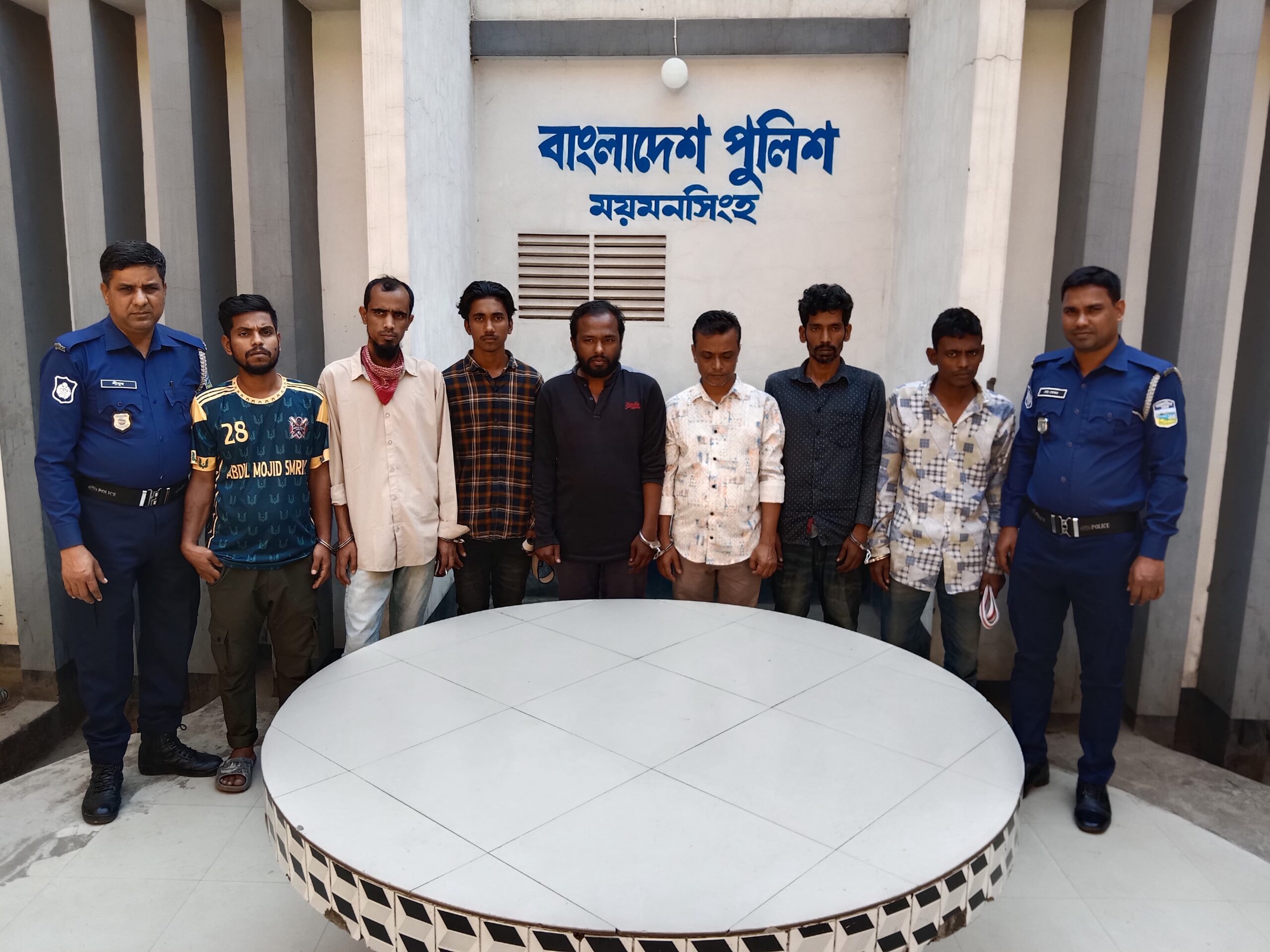 ময়মনসিংহ কোতোয়ালী পুলিশের অভিযানে বিভিন্ন মামলার ৭ জন গ্রেফতার