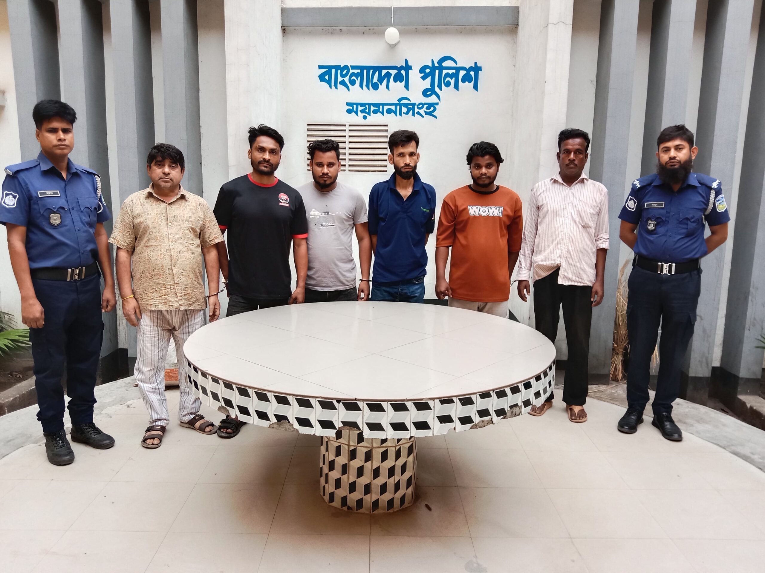 ময়মনসিংহ কোতোয়ালী পুলিশের অভিযানে চুরি ও মাদক মামলার আসামীসহ গ্রেফতার-৬
