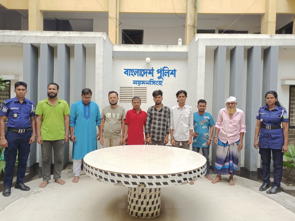 ময়মনসিংহ কোতোয়ালী পুলিশের অভিযানে প্রতারনা ও পর্নোগ্রাফি মামলার আসামীসহ গ্রেফতার-৮