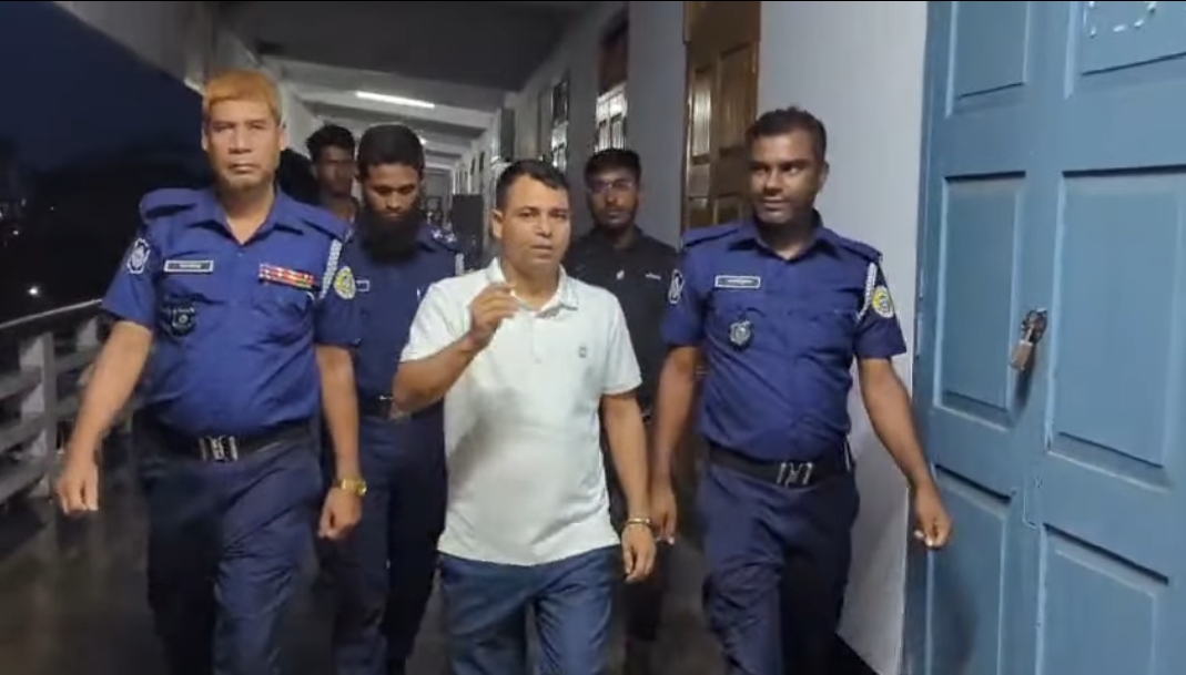 ‘উপসচিব’ পরিচয়ে প্রতারণা! কারাগারে ‘প্রলয়’ সম্পাদক রাজা