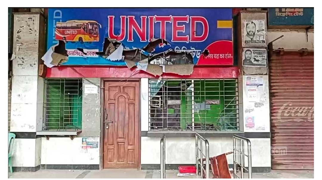 বাস কাউন্টার ভাঙচুর, প্রতিবাদে ময়মনসিংহ-ঢাকা বাস চলাচল বন্ধ
