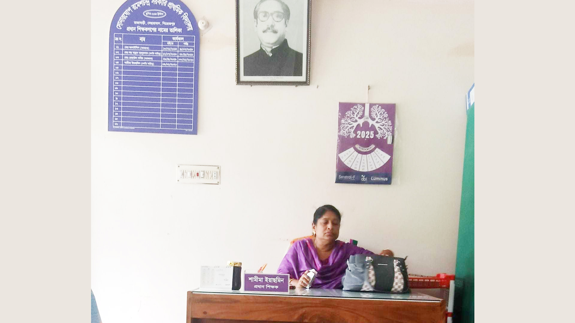 বঙ্গবন্ধুর ছবি টাঙানো প্রধান শিক্ষক আমার বাবা বীর মুক্তিযোদ্ধা, আমি ছবি নামাব না