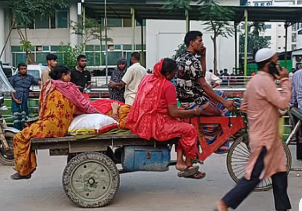 অভিযানের পর ধর্মঘটে অ্যাম্বুলেন্সচালকেরা, ময়মনসিংহ মেডিকেলের রোগীদের দুর্ভোগ
