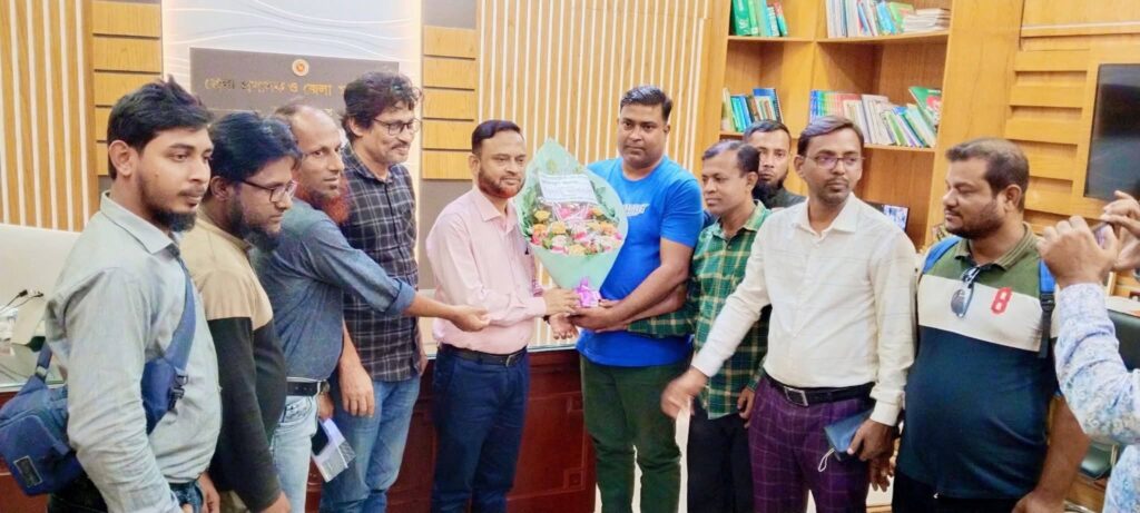 ময়মনসিংহ প্রেসক্লাব সংস্কার কমিটি পক্ষ থেকে জেলা প্রশাসক মফিদুল আলমের বদলি জনিত বিদায় সংবর্ধনা