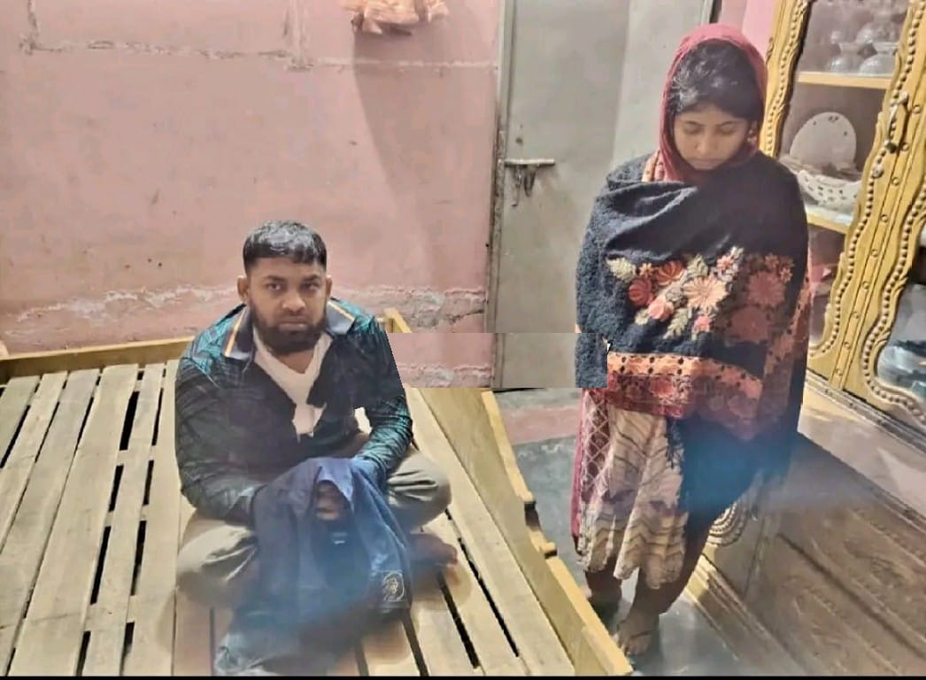 প্রবাসীর স্ত্রীর সঙ্গে আপত্তিকর অবস্থায় পুলিশ সদস্য, সেনাবাহিনীর হাতে উদ্ধার