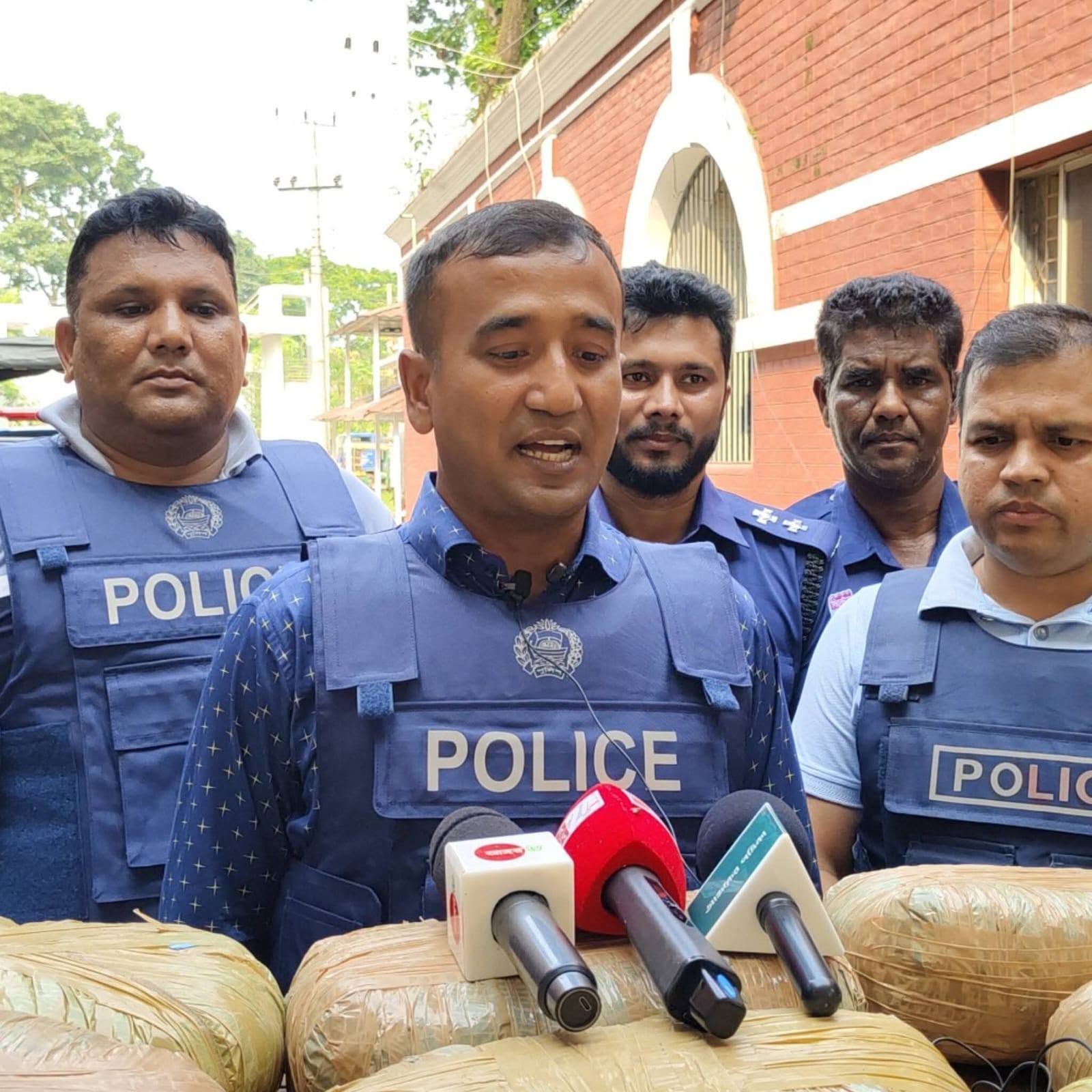ময়মনসিংহে মাদকবিরোধী অভিযানে ৮০ কেজি গাঁজা উদ্ধার