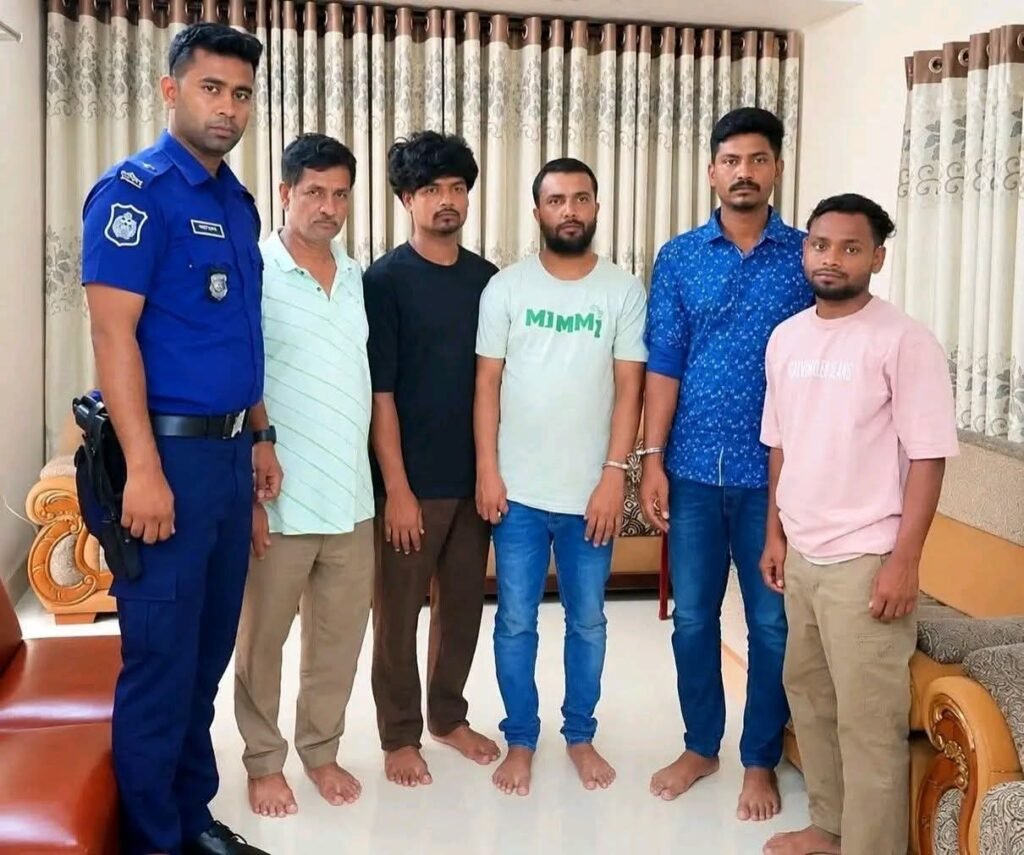 ‎ময়মনসিংহে আইনশৃঙ্খলা বাহিনীর পরিচয়ে অপহরণের চেষ্টা, আটক ৫