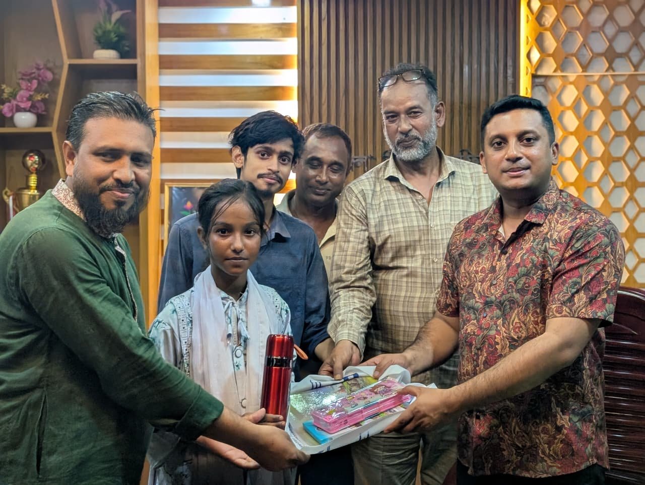 ফুলবাড়ীয়ায় নারী ফুটবলারদের সংবর্ধনা ও শিক্ষা সামগ্রী প্রদান